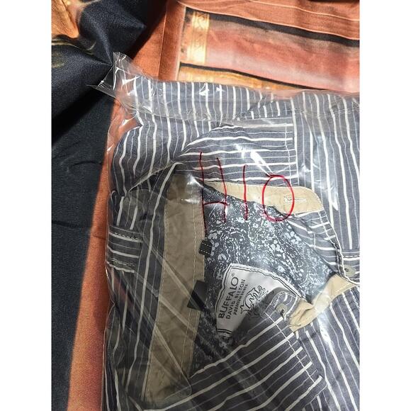 Buffalo David Bitton Shirt  Sz S/P Blue White Striped Button Up Shoulder Prin - Picture 11 of 11